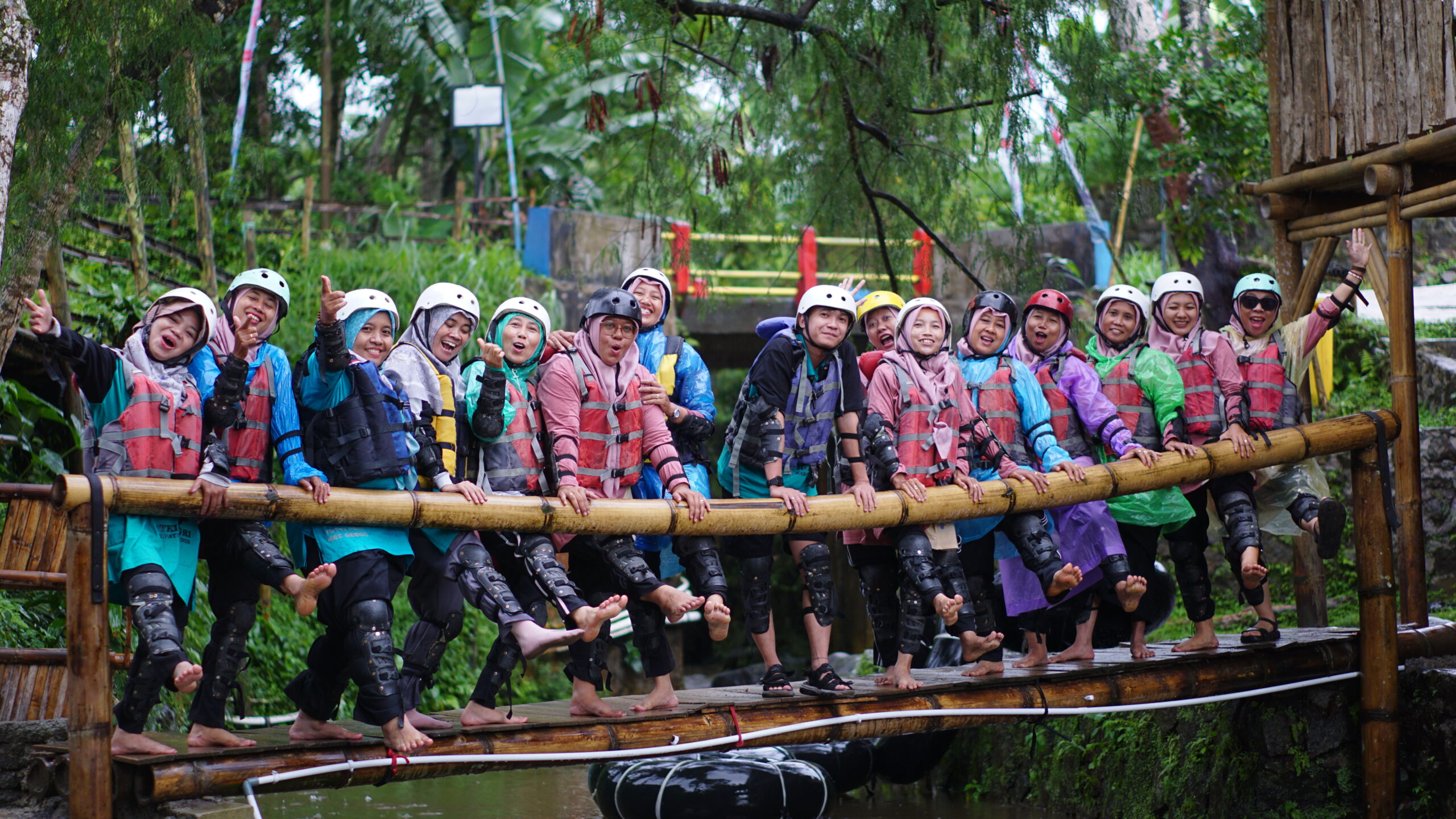 Wisata River Tubing Kemuning Karanganyar